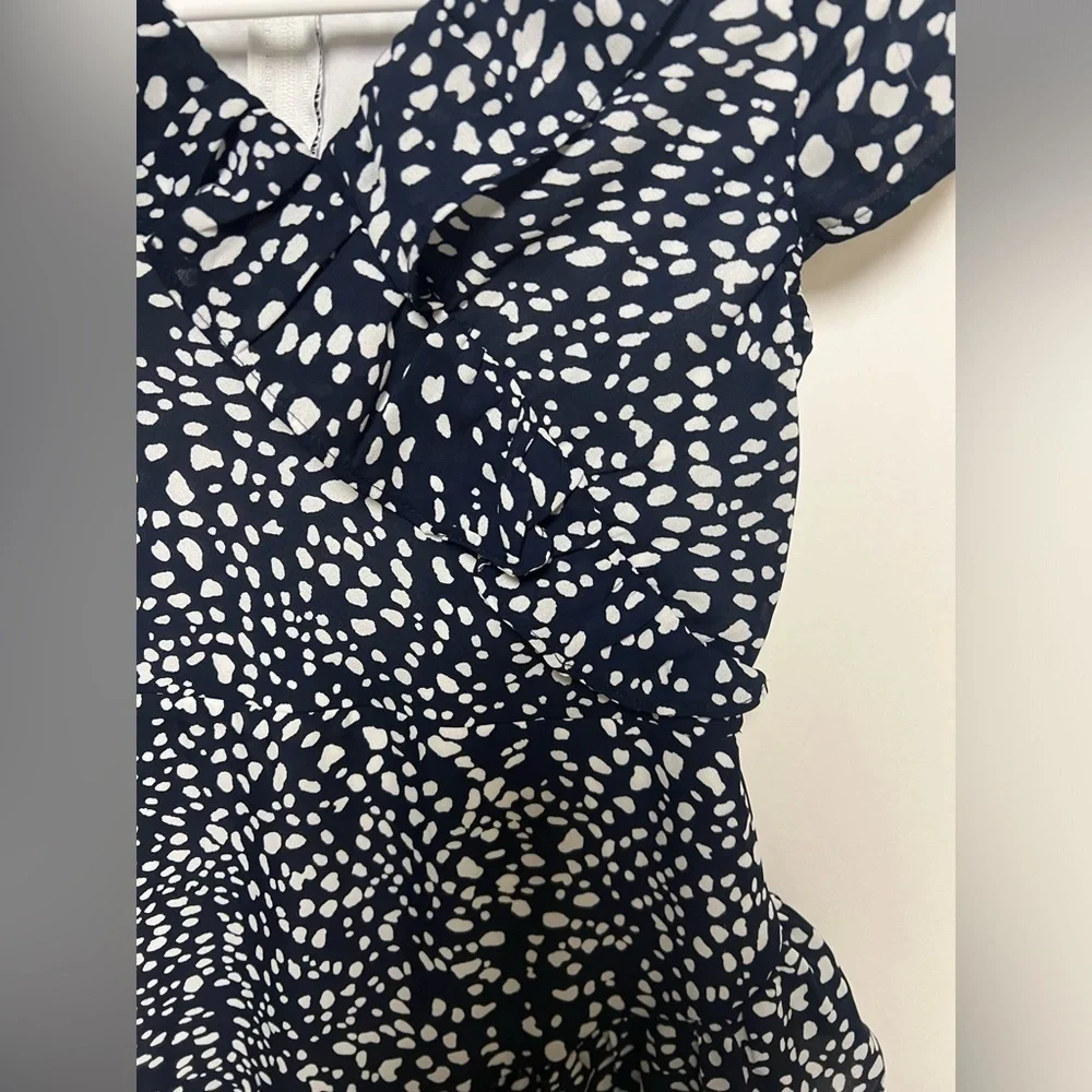 HONEY & ROSIE GIRLS NAVY & WHITE SLEEVELESS  V NECK DRESS. SIZE LARGE.